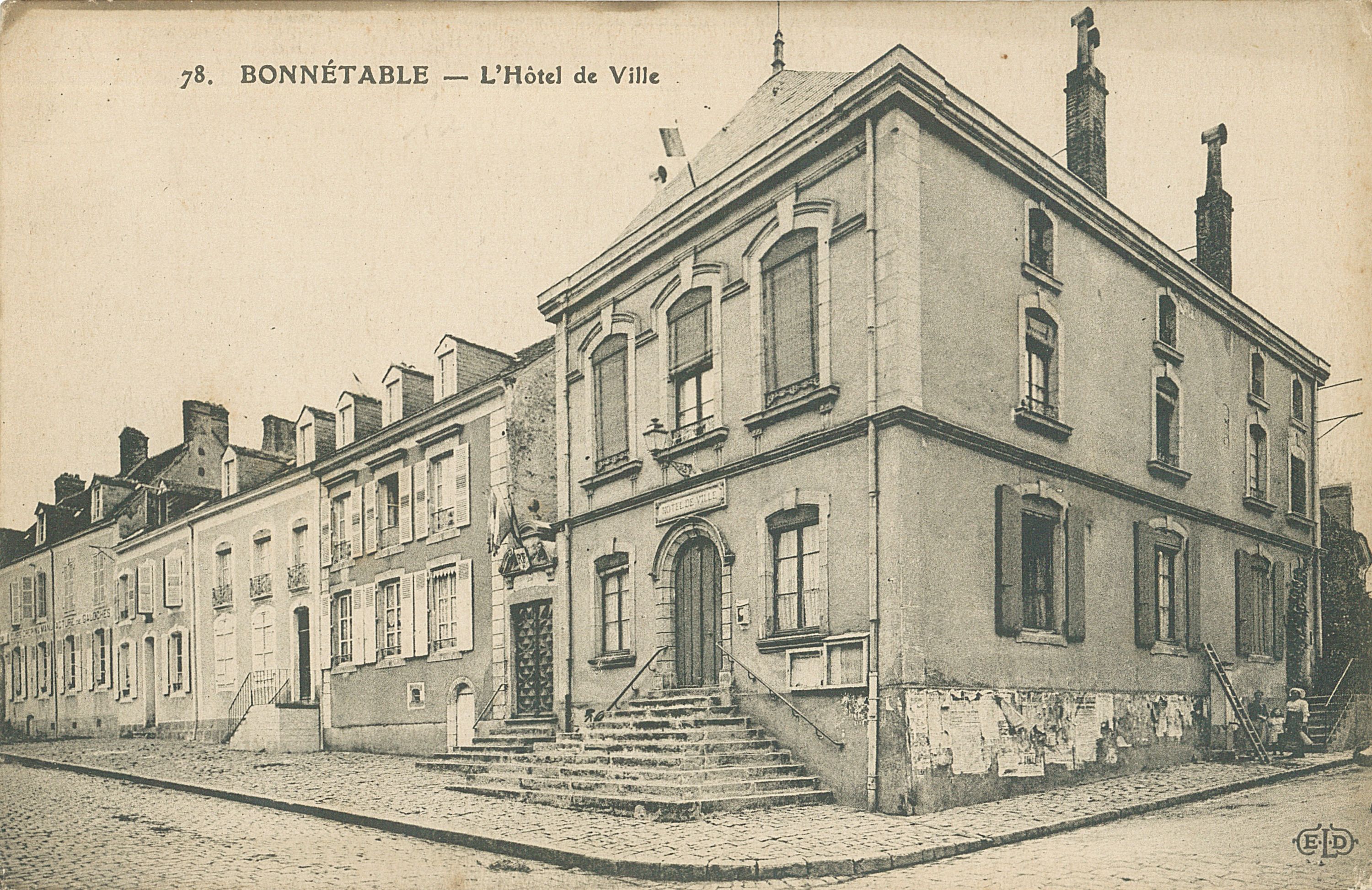 Chapelle castrale Saint-Nicolas puis hôtel de ville et salle de spectacle de Bonnétable.