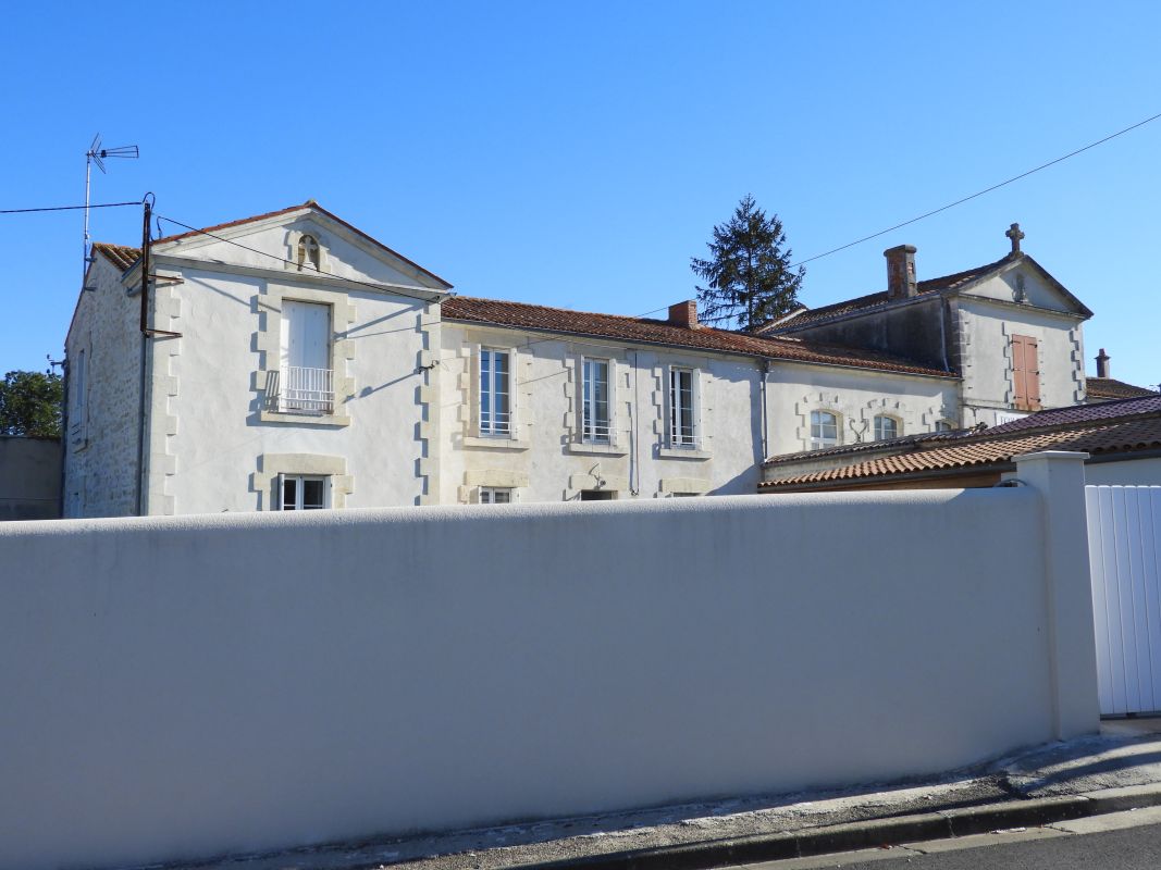 Ecole primaire privée Saint-Hilaire, presbytère ; 6 et 8 rue de la Fuye