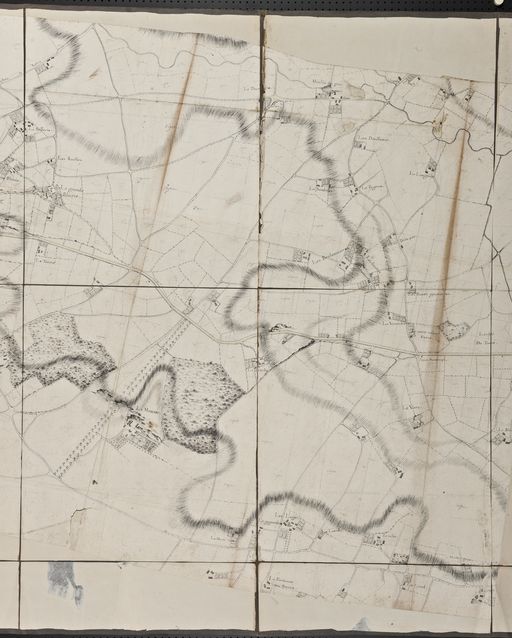 La traversée du canton de Bonnétable par la voie antique du Mans à Evreux, puis Grand Chemin mansais vers Rouen, puis route royale du Mans à Paris, puis R.N. 138 bis du Mans à Mortagne au Perche, actuellement R.D. 301.