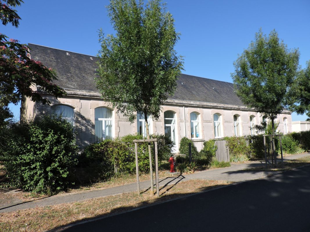 Ecole primaire publique Gaston-Chaissac, place du 8-Mai-1945