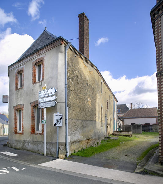 Maison, puis hôtel de voyageurs du Cheval blanc (?) et café, 2 place Sainte-Barbe