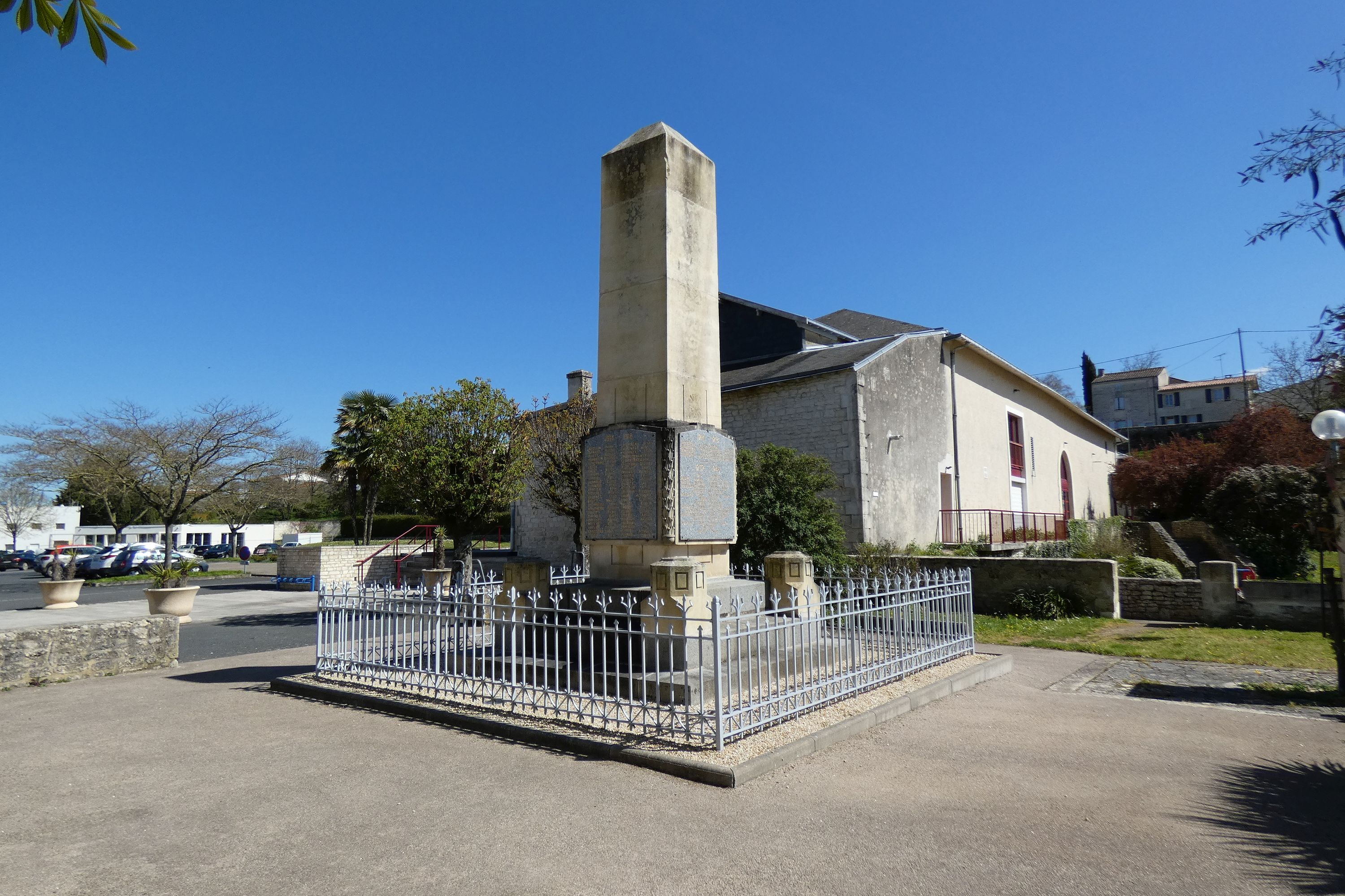 Monument aux morts de Benet