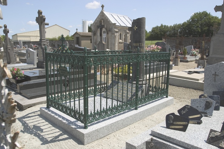 Tombeaux des soldats de la guerre de 1870, cimetière de Vaiges