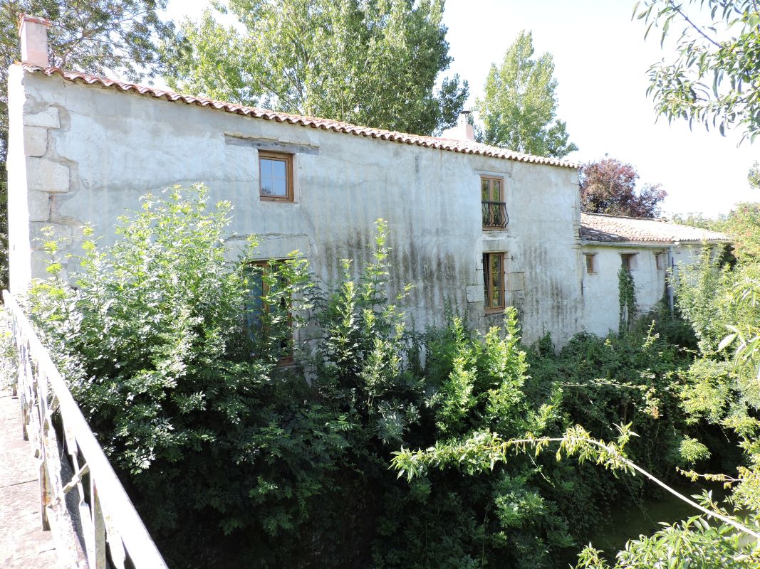 Maison ou hutte ; le Pont de Vix, 18 rue du Pont de Vix