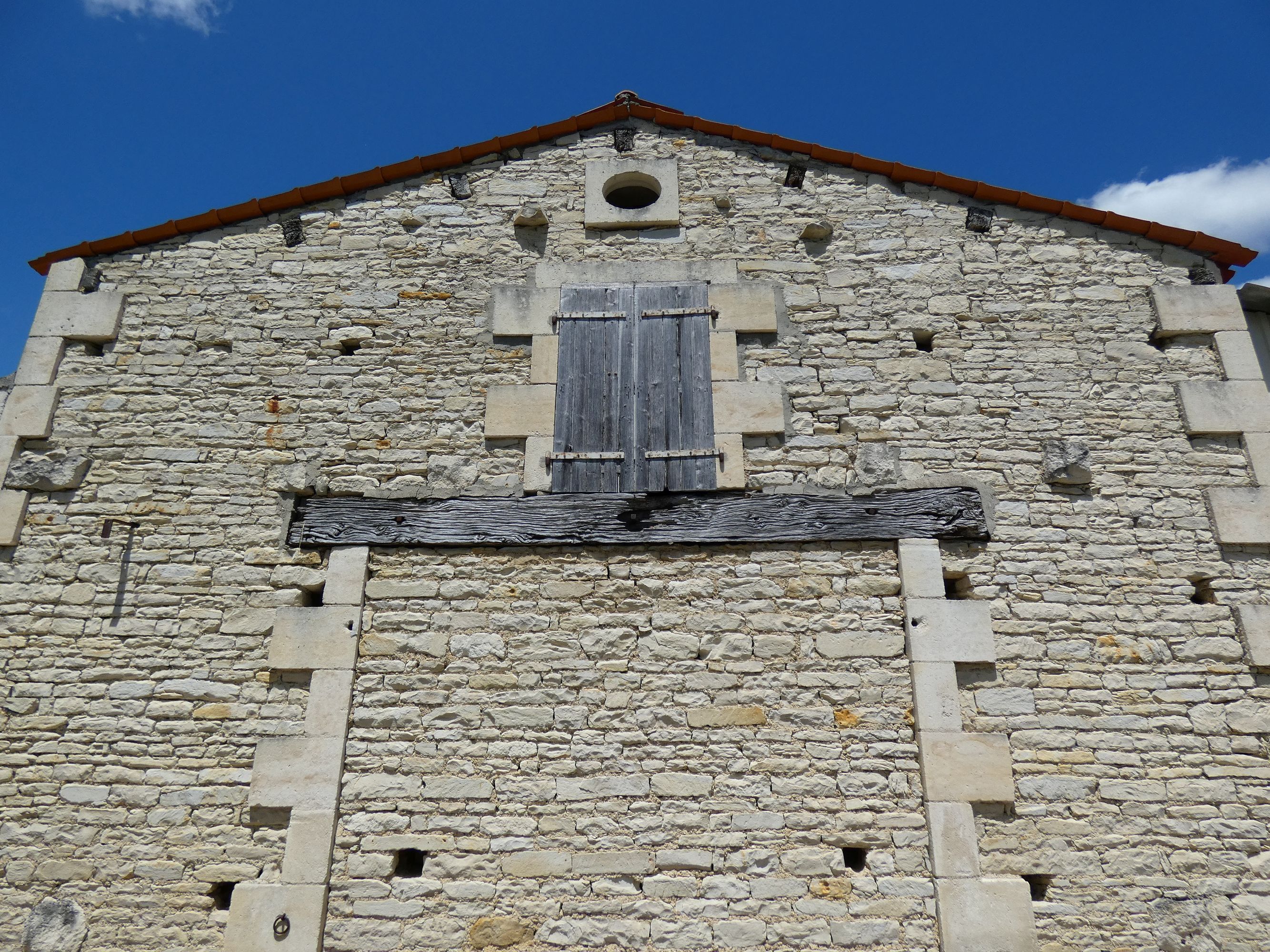 Ferme, actuellement maison ; Village de la Sèvre, 50 route de Chambrun