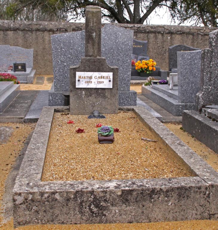 Cimetière à Saint-Vincent-du-Lorouër