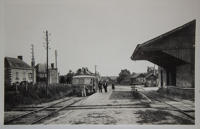 L'ancienne gare et la voie ferrée, carte postale du début du XXe siècle.