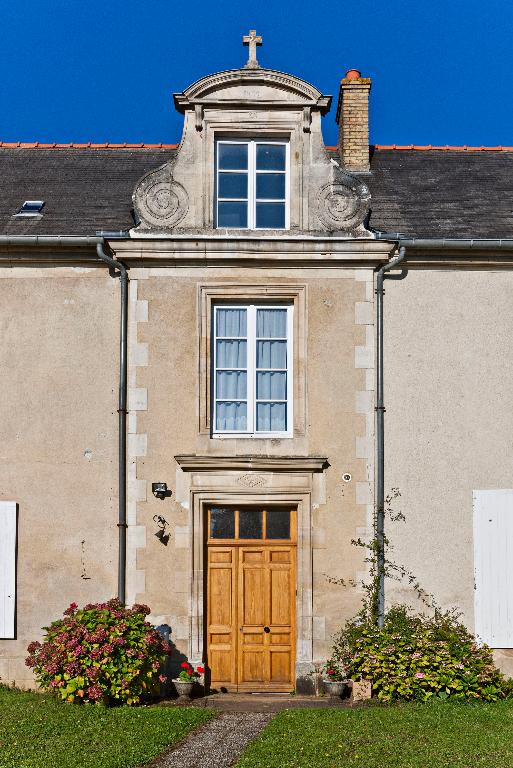 Le presbytère de Bonnétable, actuellement presbytère et salle des fêtes dite salle des anciens.