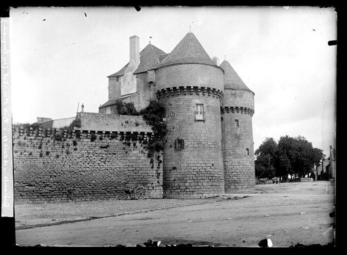 Porte de ville dite porte Saint-Michel ou le Château