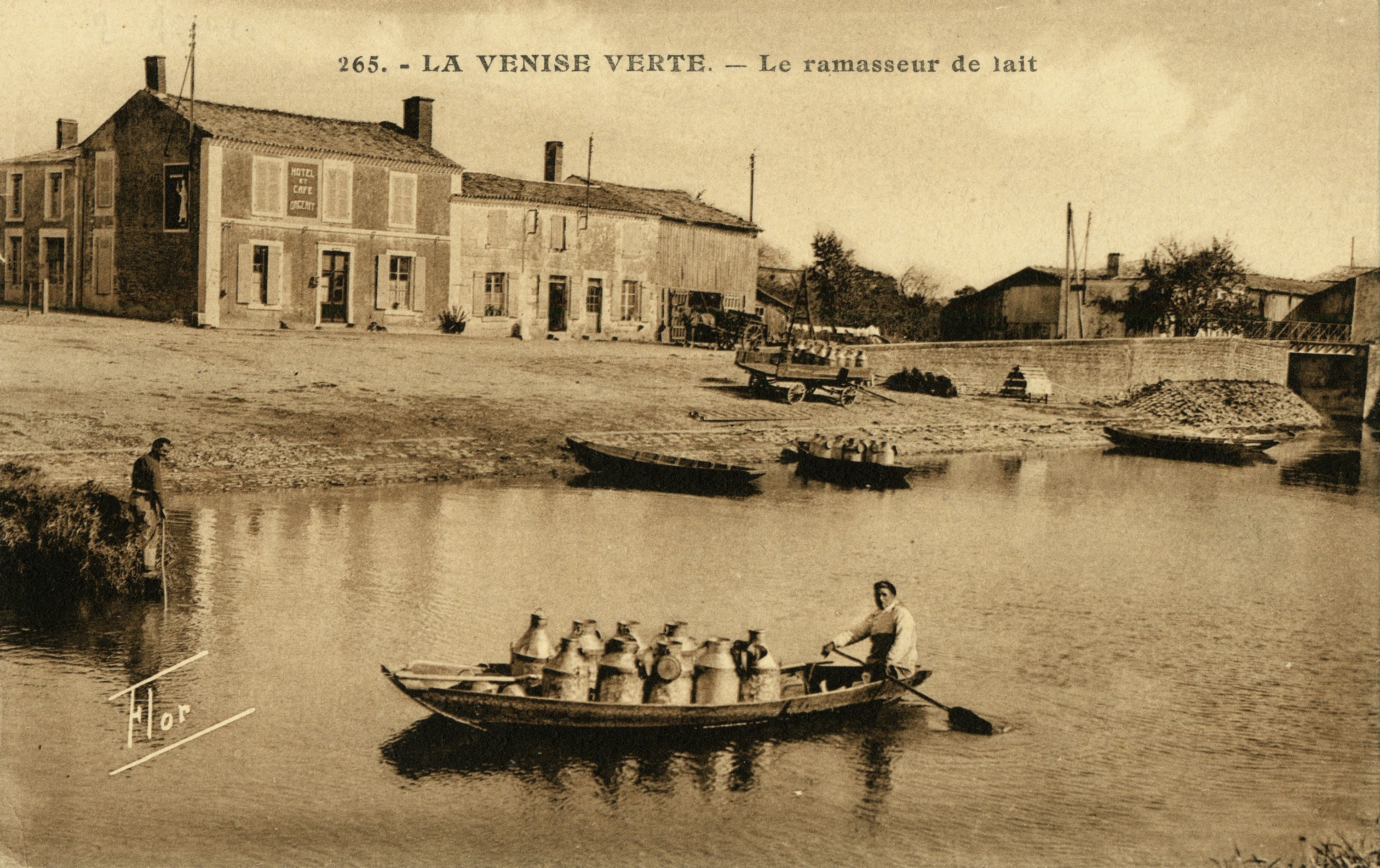 Port de Damvix, place André-Audouin