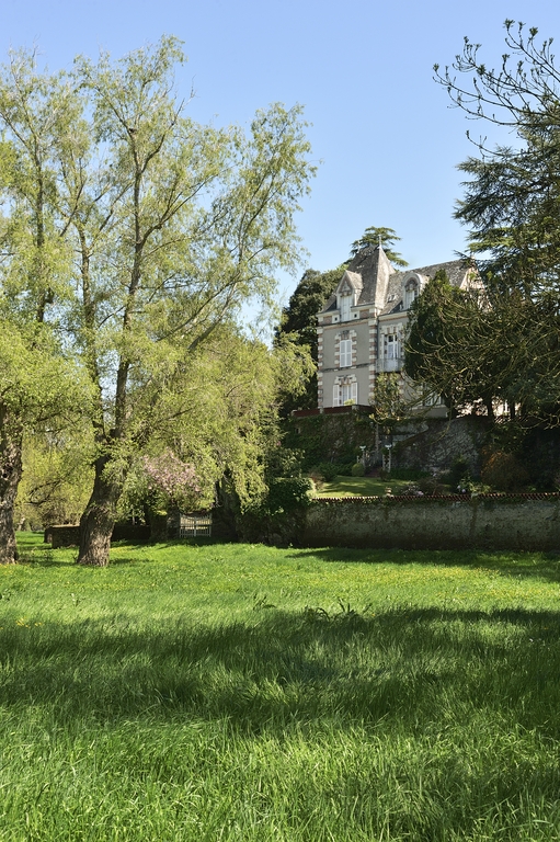 Maison de villégiature dite villa Le Rocher, Mantelon