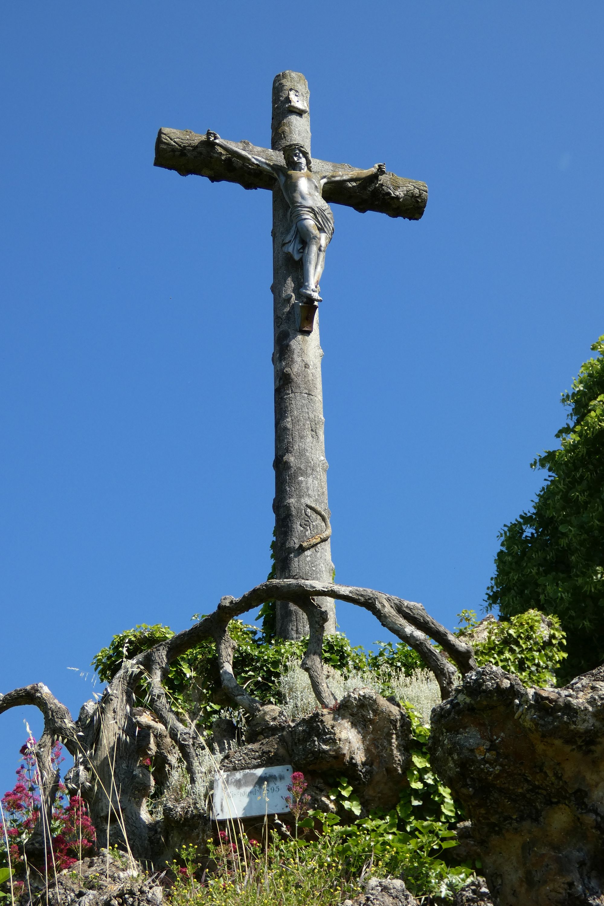 Croix de chemin et grotte de Lourdes, rue de la Gaillardise