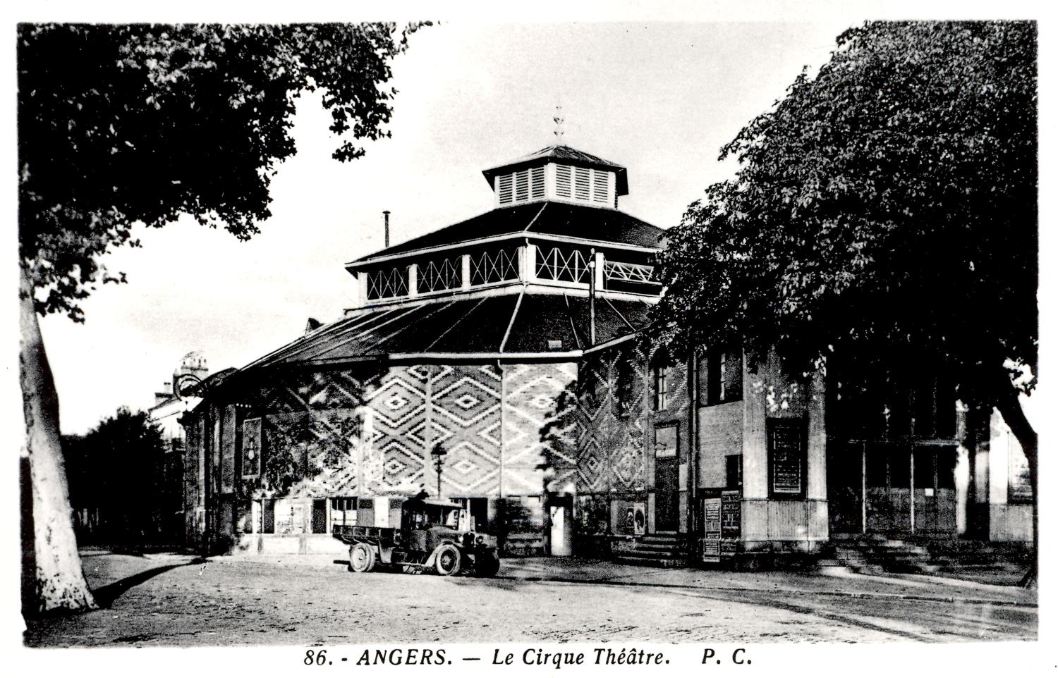 Cirque-théâtre dit le Théâtre national, place Molière