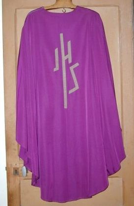 Ensemble de 3 chasubles violettes