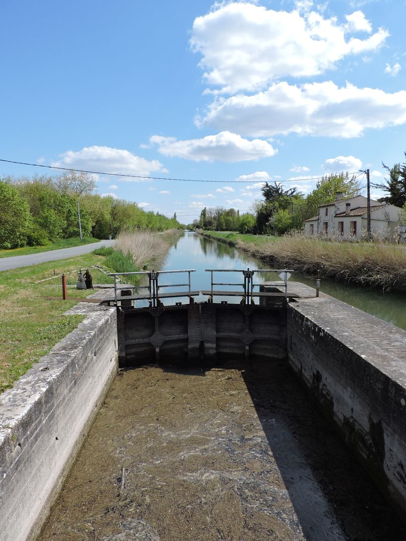 Barrage éclusé du canal du Mignon