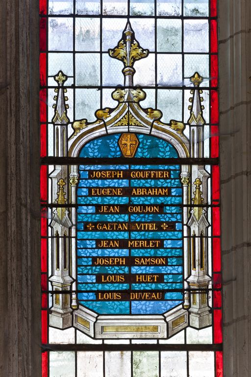 Monument aux morts, église paroissiale Saint-Hilaire d'Étriché