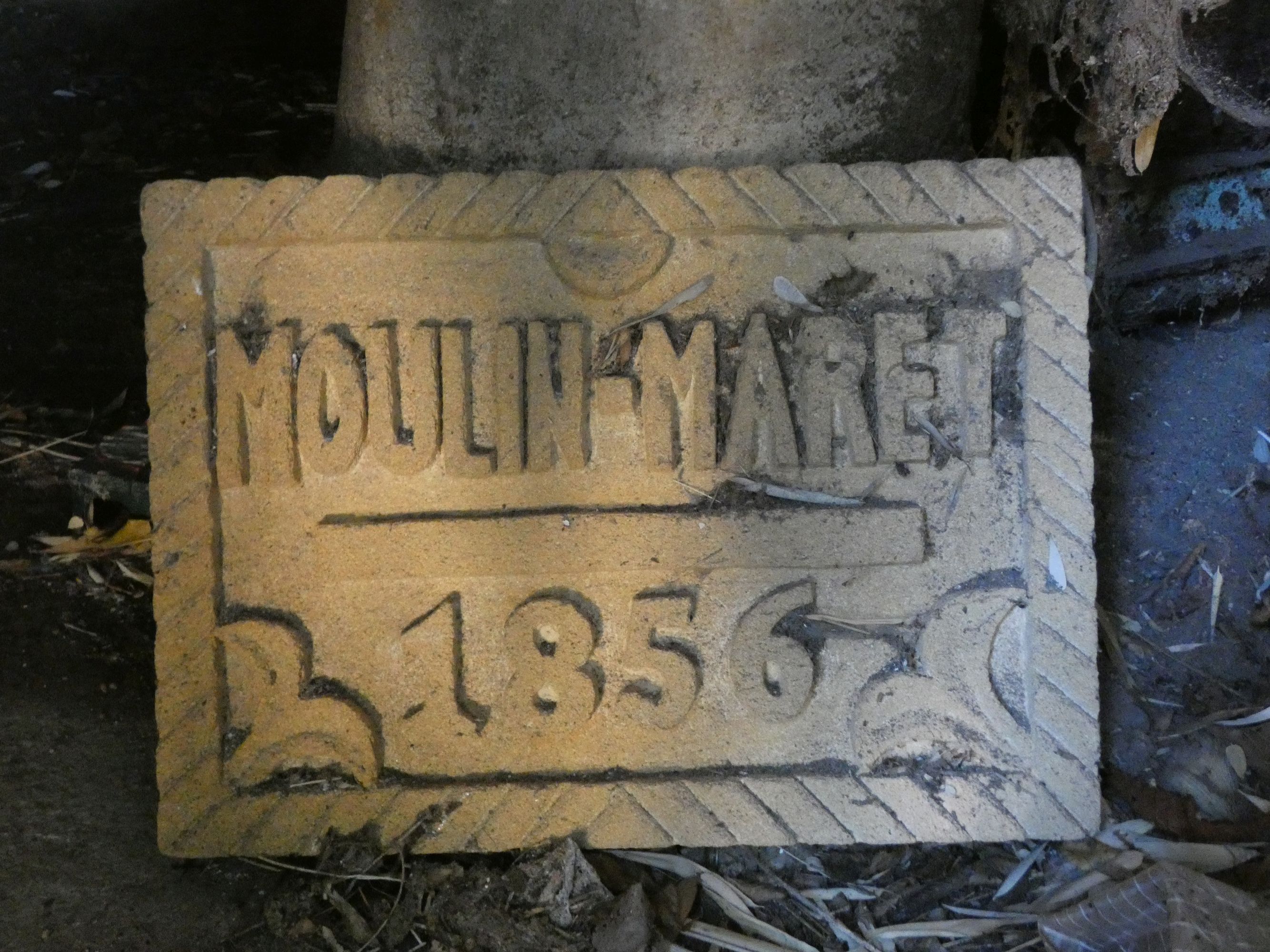 Moulin de la Petite Bernegoue, puis minoterie dite le Moulin Maret, actuellement site artisanal, route de Maillé, 9 Bois-Charrie