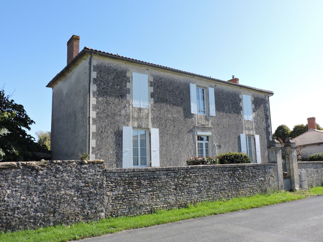 Maisons, fermes : l'habitat à Sainte-Radégonde-des-Noyers