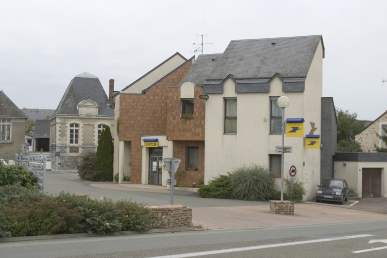 Poste et immeuble à logements, 8 route du Mans