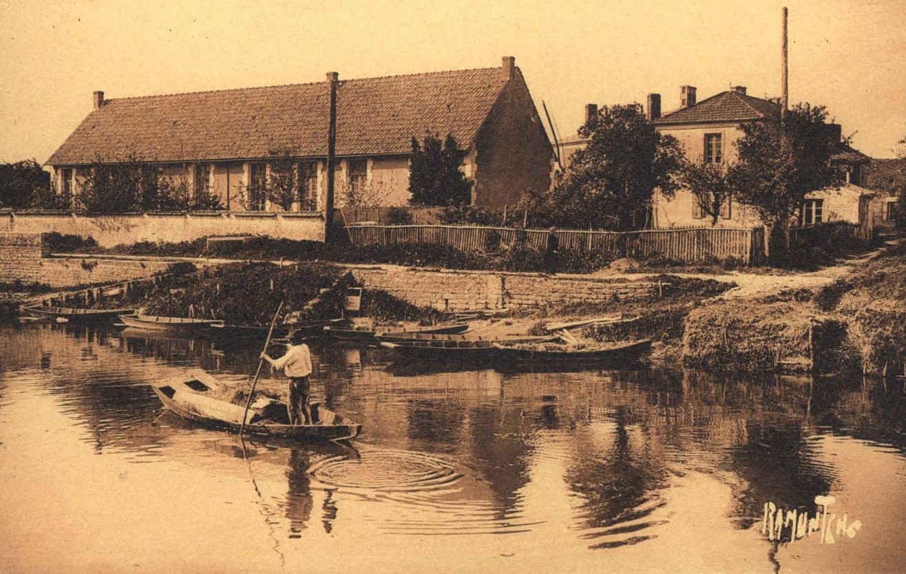 Ecole primaire publique de filles, actuellement restaurant, 24 chemin du Halage