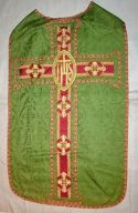 Ornement vert n° 12 : chasuble, étole, bourse de corporal, voile de calice