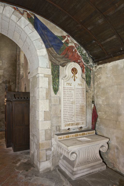 Monument aux morts, église paroissiale Saint-Aubin de Bazouges-sur-le-Loir