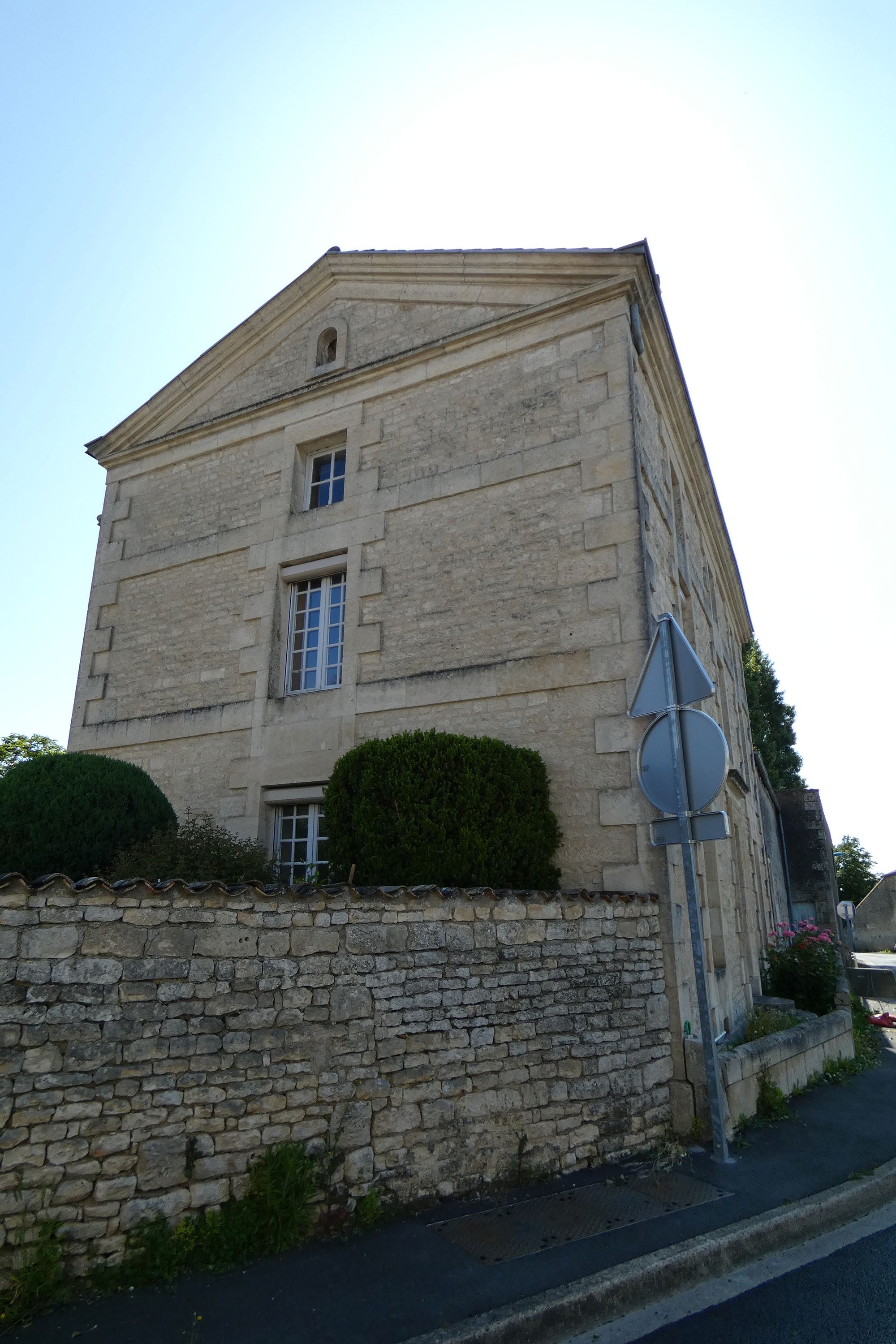 Ferme dite la Petite Corne, actuellement maison, 46 rue du Grand-Saint-Jean