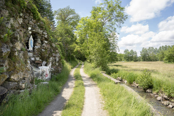 Grotte de Lourdes et mont calvaire de la Grotte
