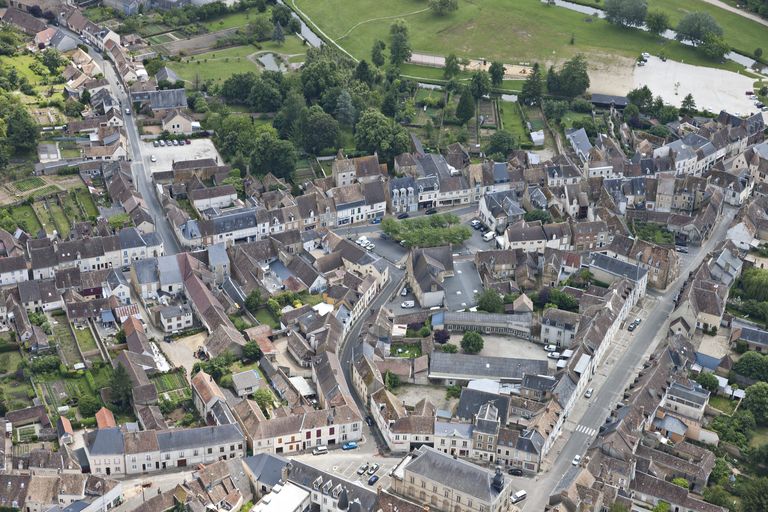 Le quartier de la place d'Armes et de la rue Saint-Nicolas, site de l'ancien château-fort de Bonnétable.