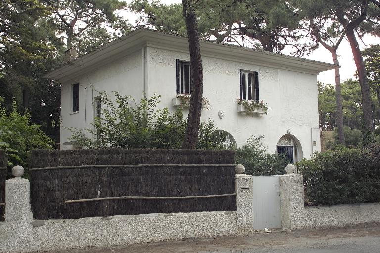 Maison dite villa balnéaire Corinne puis Dauphine, 75 avenue du Bois-d'Amour