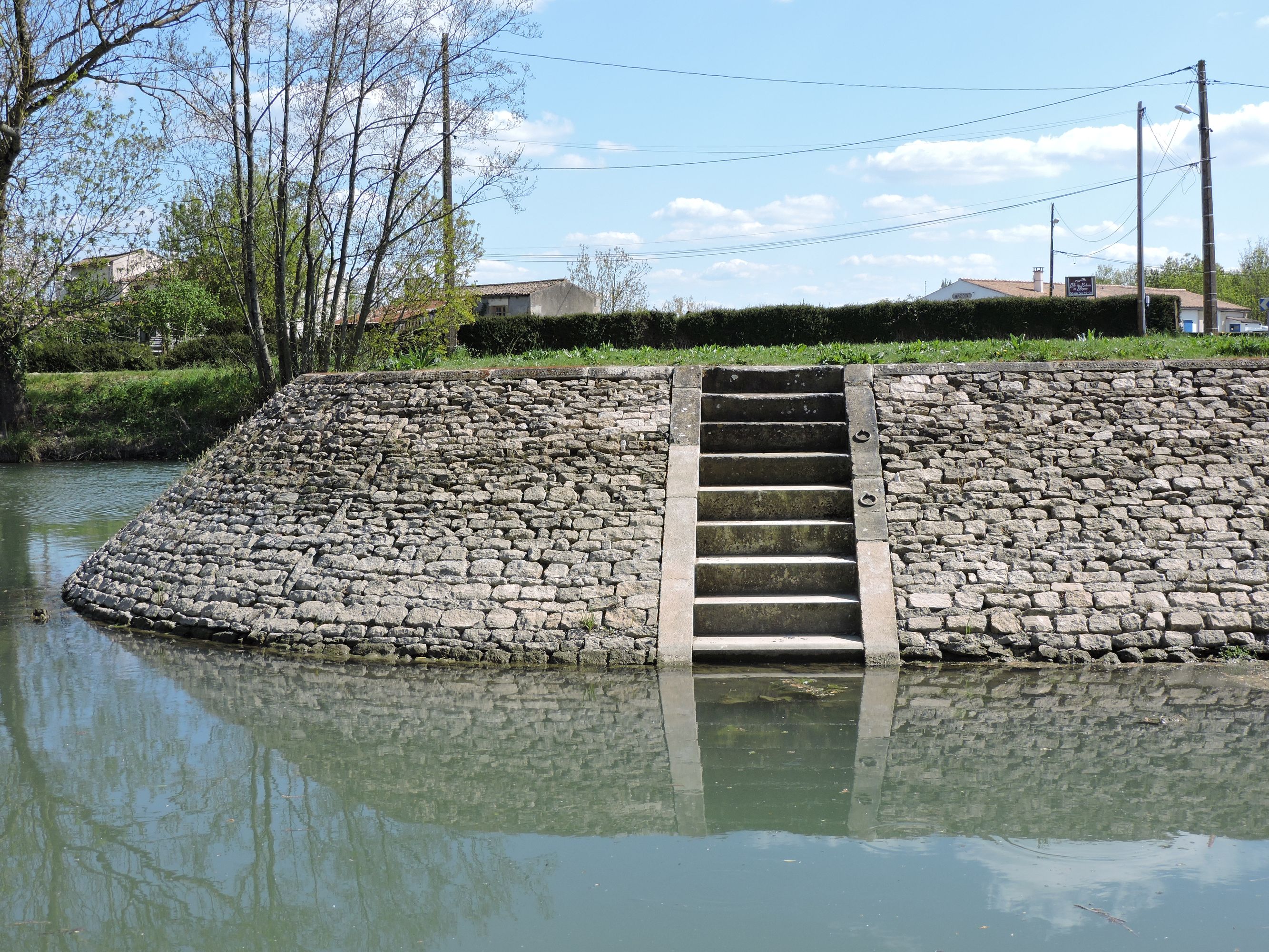 Barrage éclusé de la Vieille Sèvre à Bazoin