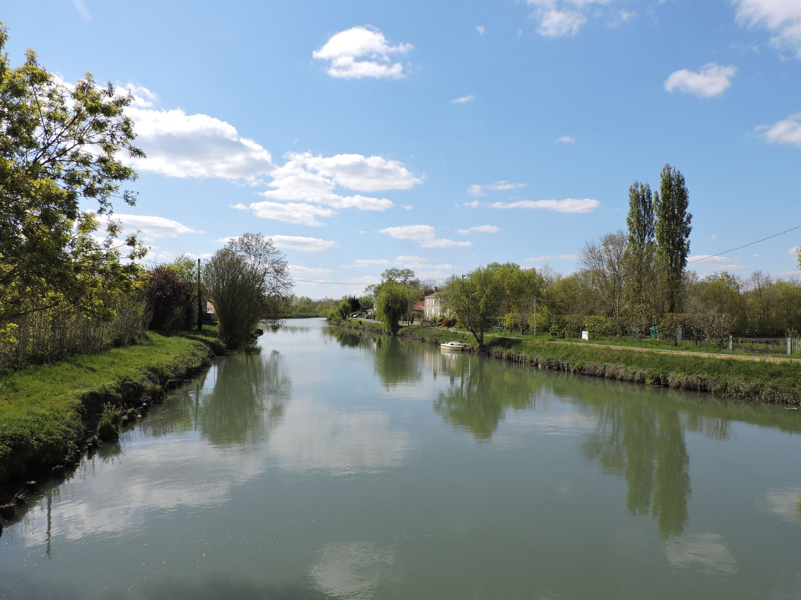 Hameau et site d'écluse de Bazoin