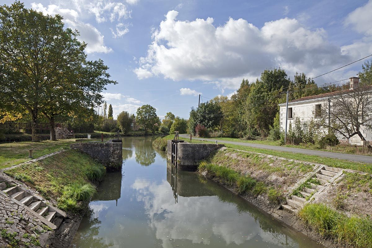 Barrage éclusé de la Vieille Sèvre à Bazoin