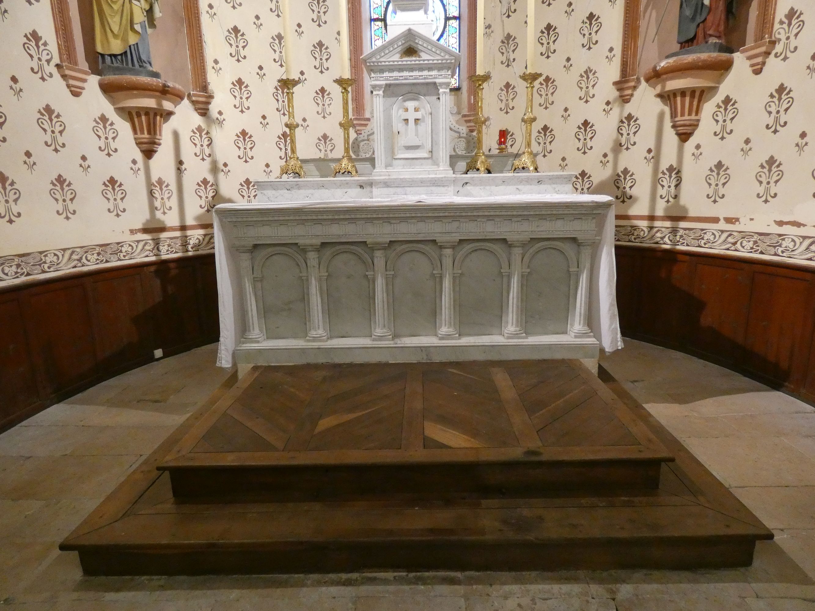 Maître-autel, tabernacle