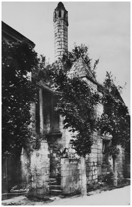 Chapelle funéraire, lanterne des morts, dite chapelle Sainte-Catherine, Fontevraud-l'Abbaye