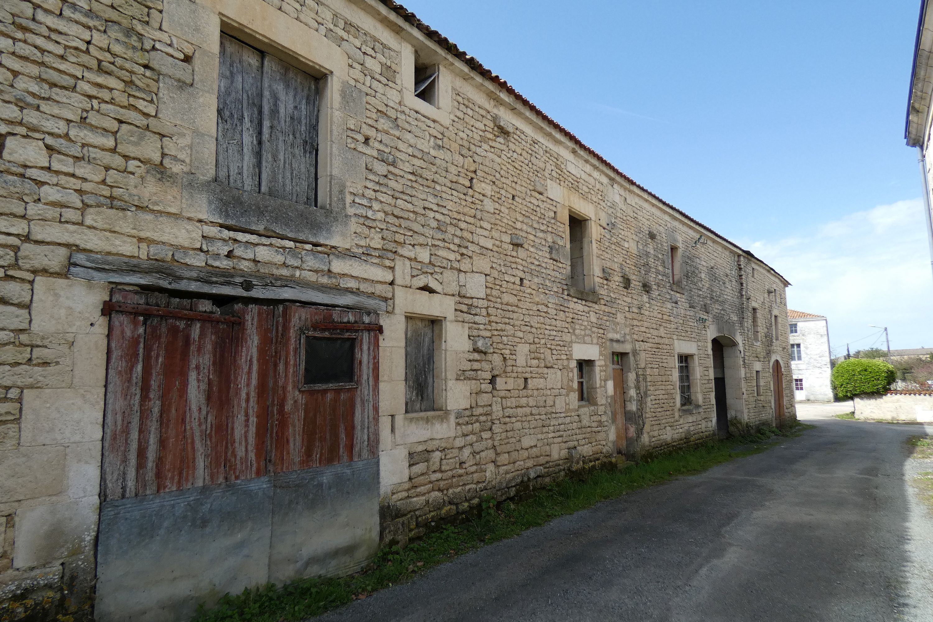 Ferme, magasin de commerce, actuellement maison, 45 rue du Port