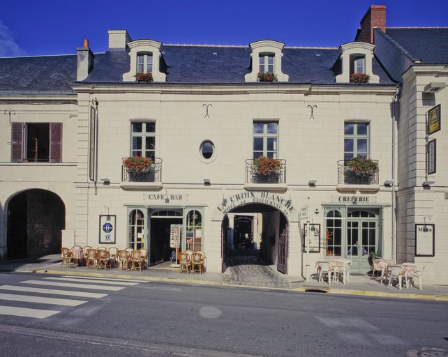 Fontevraud-l'Abbaye : présentation de la commune