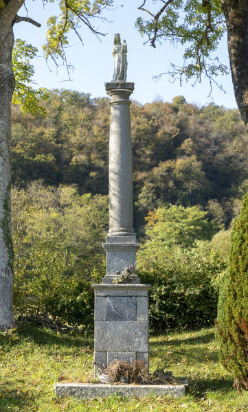 Colonne monumentale dite Vierge de la Merveille, la Maison Neuve