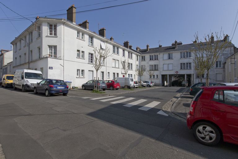 Immeuble à logements, rue du Docteur-Grimaud et rue des Perrières