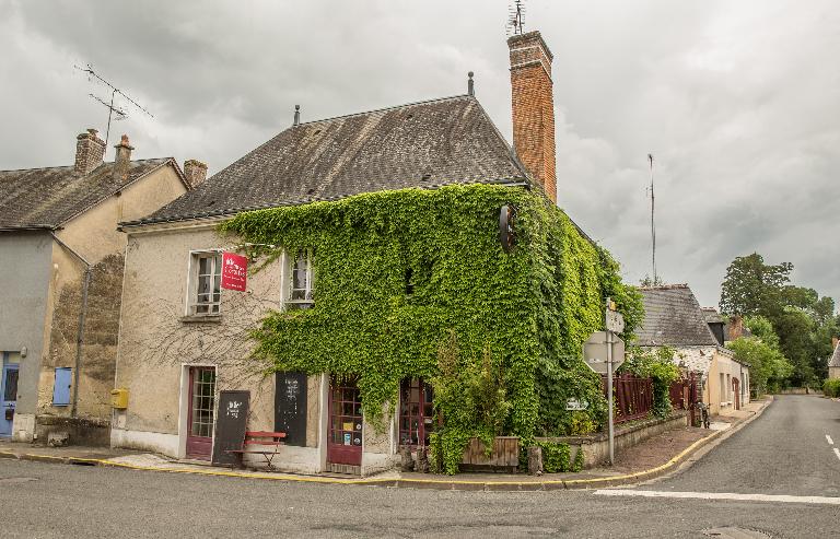 Auberge puis hôtel de voyageurs dit le Progrès, actuellement restaurant Les Mères Cocottes, 9 rue Alexis-de-Tocqueville