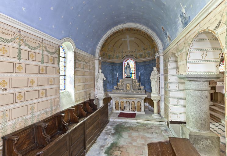 Monument aux morts, église paroissiale Saint-Pierre d'Hercé