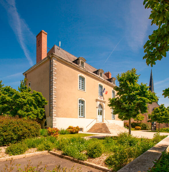 Prieuré Saint-Saturnin, puis maison de villégiature, actuellement mairie annexe