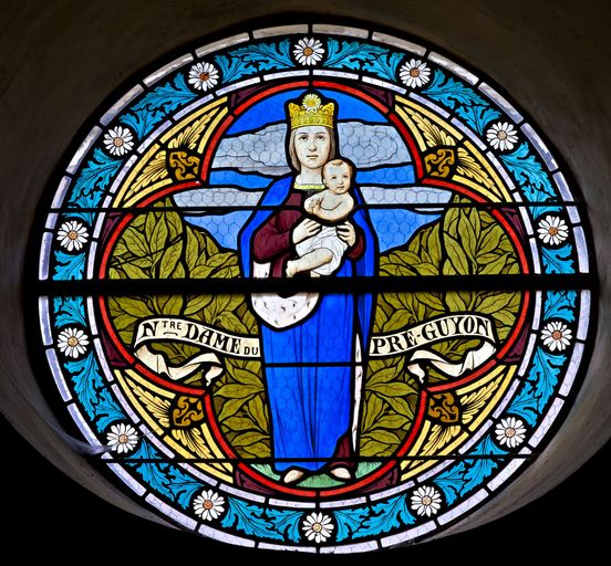 Ensemble de 2 verrières décoratives et de 2 verrières à personnage : Christ, Notre Dame du Pré-Guyon (baies 7, 8, 102 et baie occidentale inférieure) - Église paroissiale Saint-Gervais-Saint-Protais, Quelaines-Saint-Gault