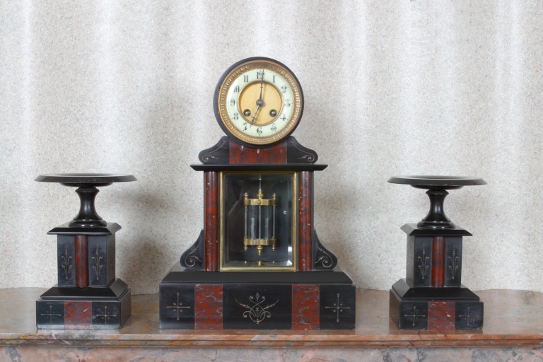 Garniture de cheminée : pendule et 2 piedestaux - Collection Robert-Glétron