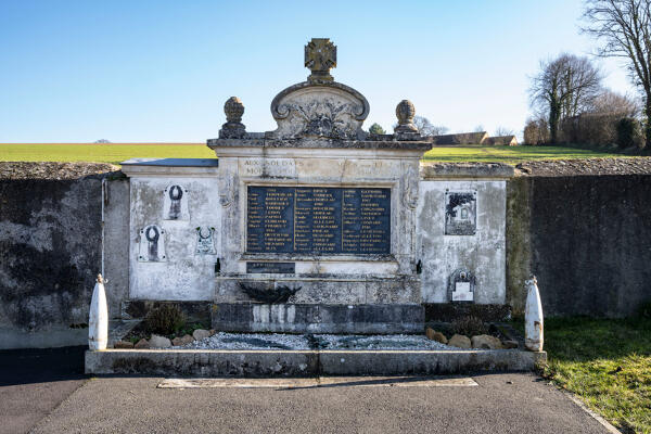 Monument aux morts de Villaines-sous-Lucé