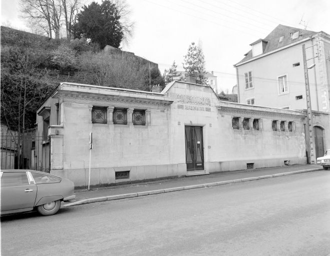 Établissement de bains dit bains-douches municipaux, 32 quai Albert-Goupil, Laval