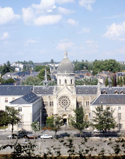 Chapelle Saint-Julien, 41 quai Paul-Boudet, Laval