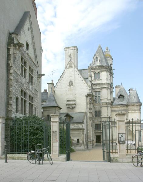 Hôtel de Pincé, actuellement musée Pincé, 32 bis rue Lenepveu