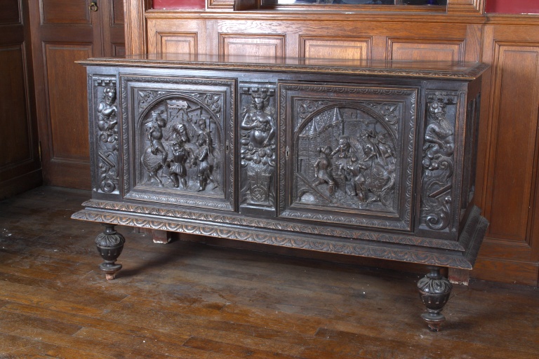 Buffet dressoir : scènes de bataille - Collection Robert-Glétron