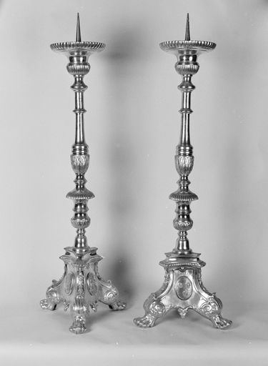 Garniture d'autel : croix d'autel, 6 chandeliers d'autel